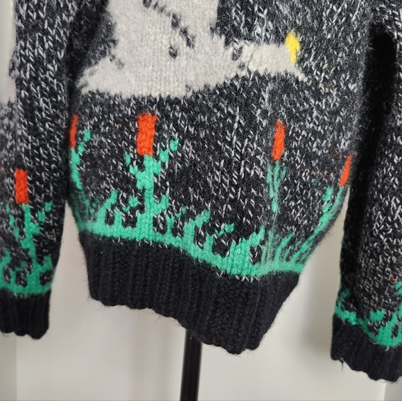 Bird Tulip Zipup Cowichan Cardigan - Picture 9 of 11